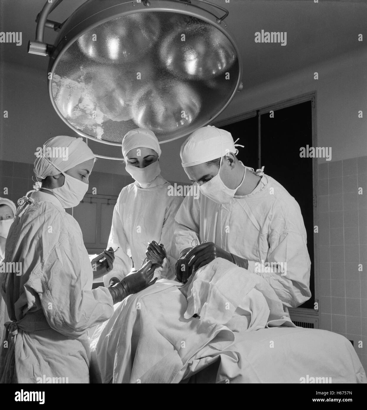 Surgeon Performing Emergency Tracheotomy, Fritz Henle for Office of War Information, November 1942 Stock Photo