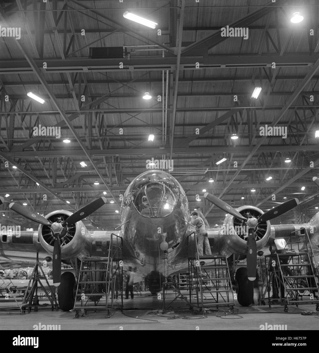 Nearly Complete B-17F Bomber at Boeing Plant, Seattle, Washington, USA, Andreas Feininger for Office of War Information, December 1942 Stock Photo