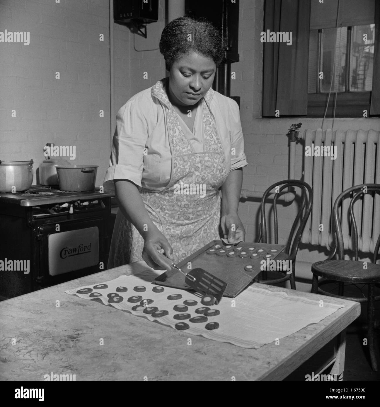 Dietician Baking Cookies at Child Care Center, New Britain, Connecticut, USA, Gordon Parks, U.S. Office of War Information, June 1943 Stock Photo