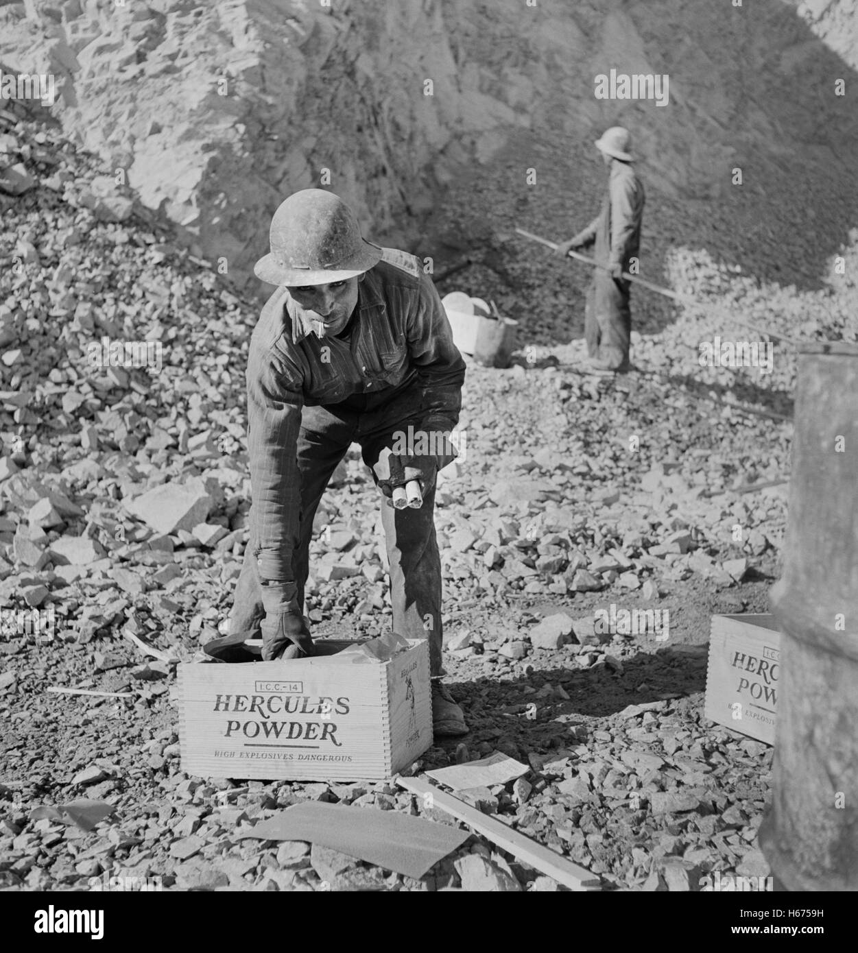 Man getting Ready to Blast Ore with Dynamite at Copper Mine, Bingham Canyon, Utah, USA, Andreas Feininger for Office of War Information, November 1942 Stock Photo