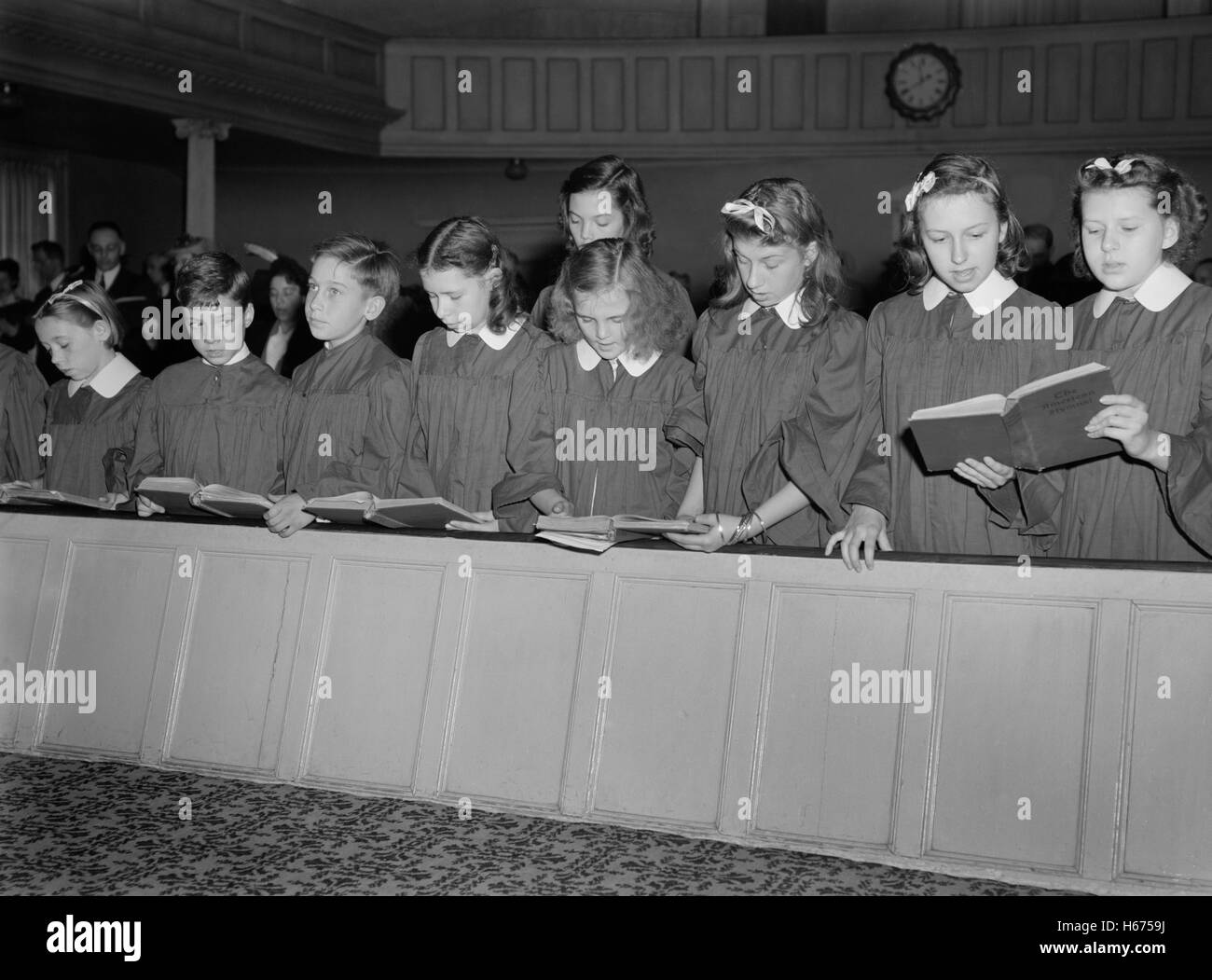 Children's' Choir Singing at Sunday Church Service, Southington, Connecticut, USA, Fenno Jacobs for Office of War Information, May 1942 Stock Photo