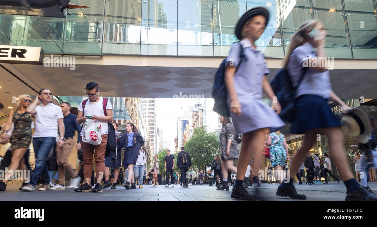 Busy shopping mall hi-res stock photography and images - Alamy
