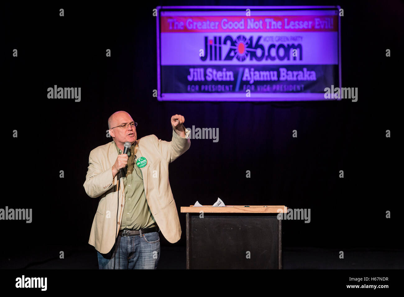 Portland, United States. 23rd Oct, 2016. David Cobb, the campaign manager for Green Party spoke at a rally in Portland, Oregon, where Socialist Alternative party member and Seattle City Council member, Kshama Sawant endorsed the Green Party ticket of Jill Stein and Ajamu Baraka. © Michael Nigro/Pacific Press/Alamy Live News Stock Photo
