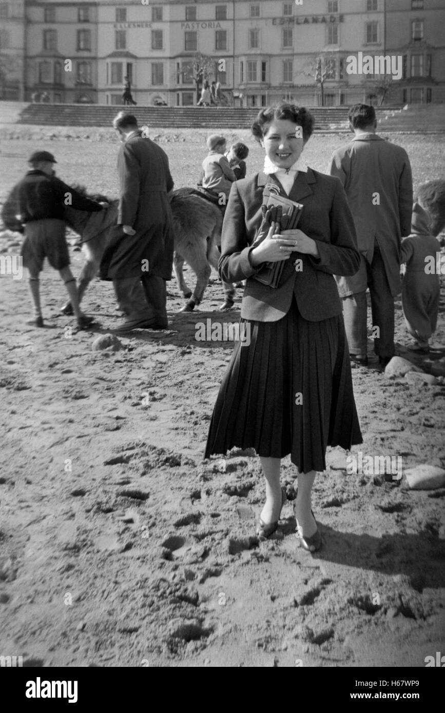 young woman on holiday at the seaside england 1950s Stock Photo