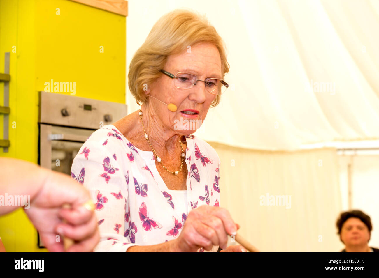 Mary Berry demonstrating her baking methods at West Dean Gardens Stock Photo