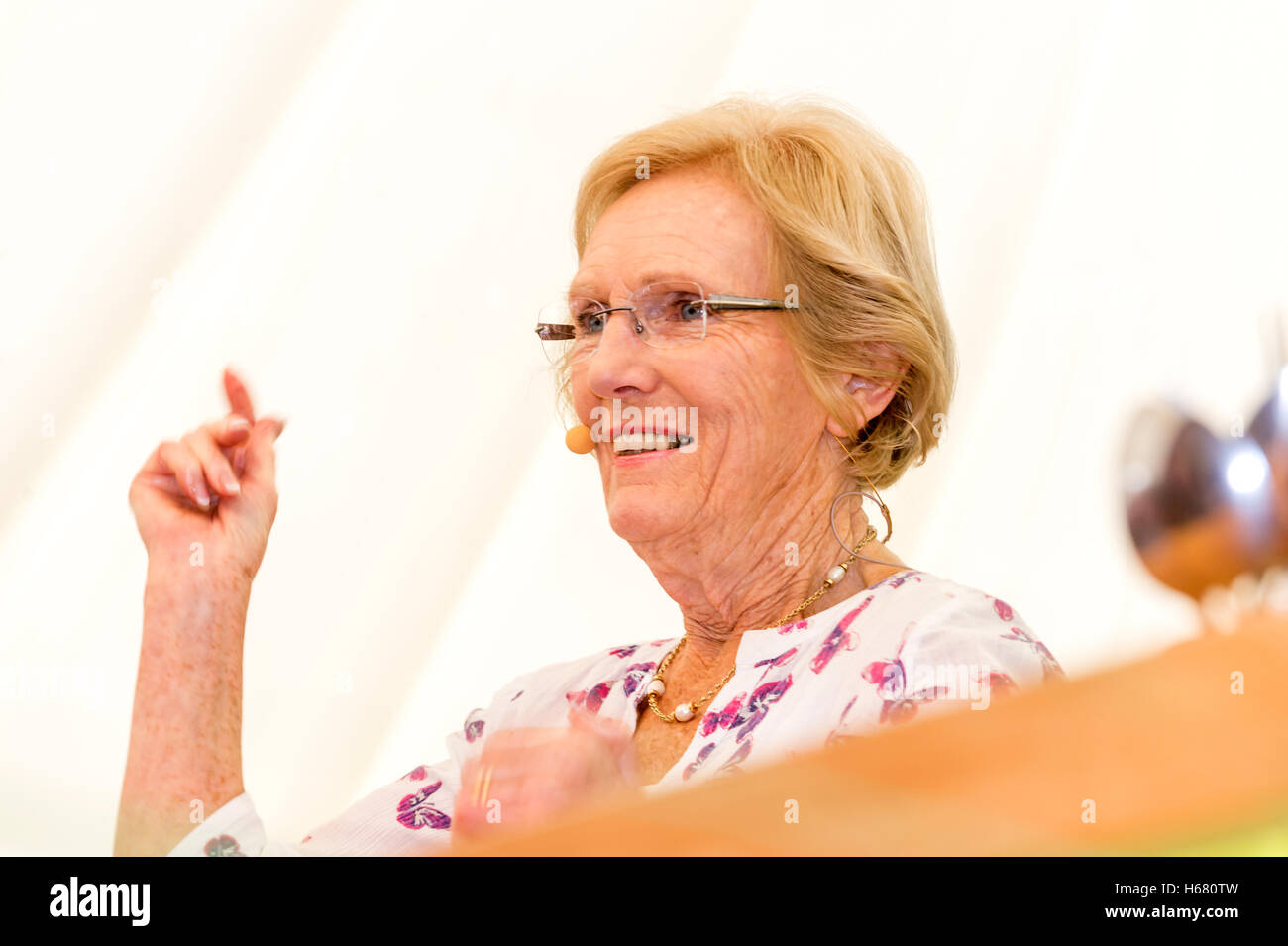 Mary Berry demonstrating her baking methods at West Dean Gardens Stock Photo