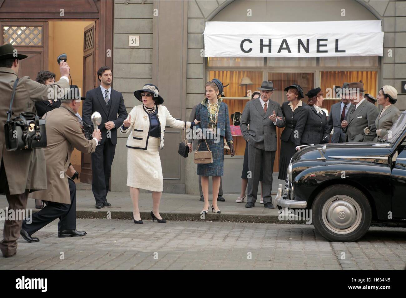 SHIRLEY MACLAINE COCO CHANEL (2008 Stock Photo - Alamy