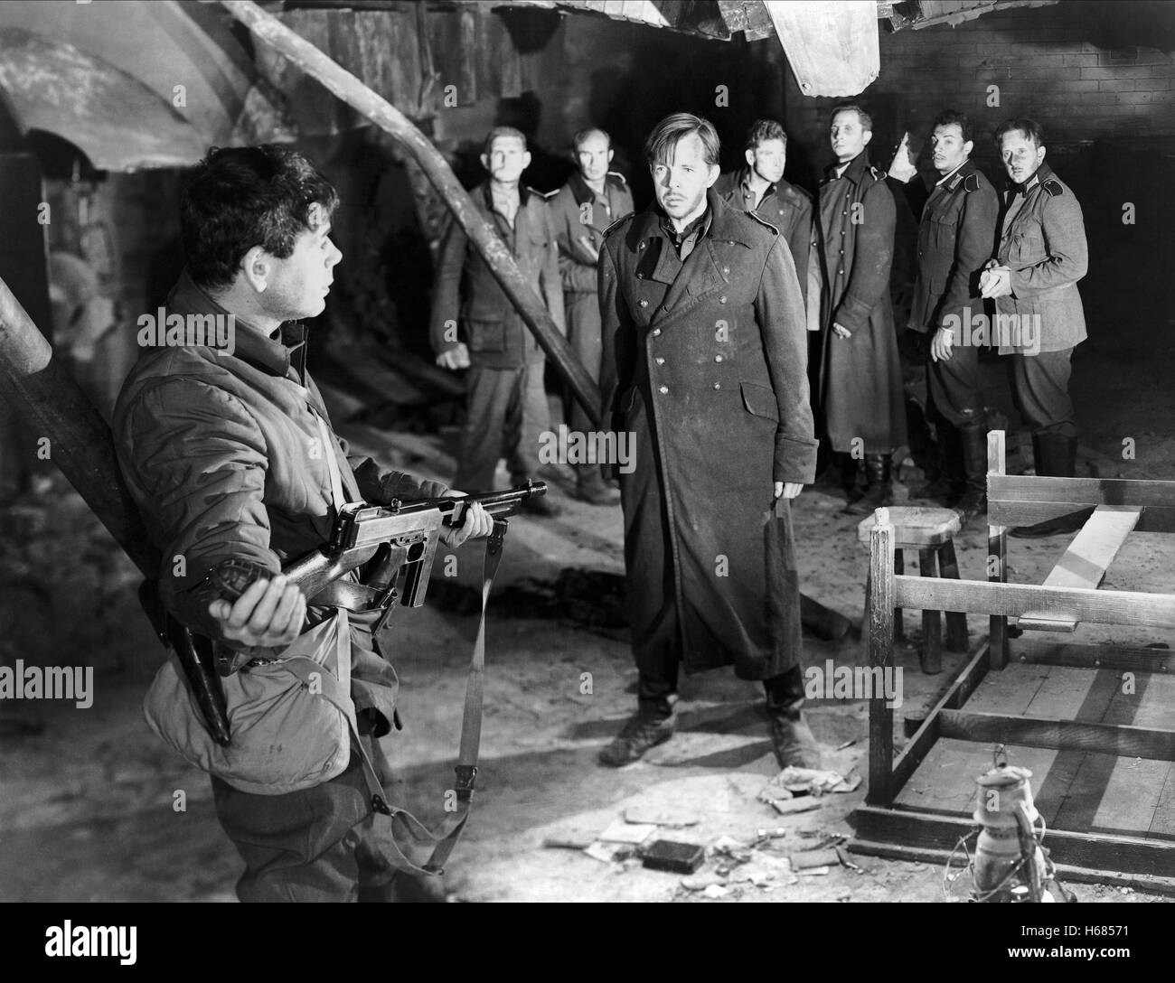 PAUL MUNI COUNTER-ATTACK (1945) Stock Photo