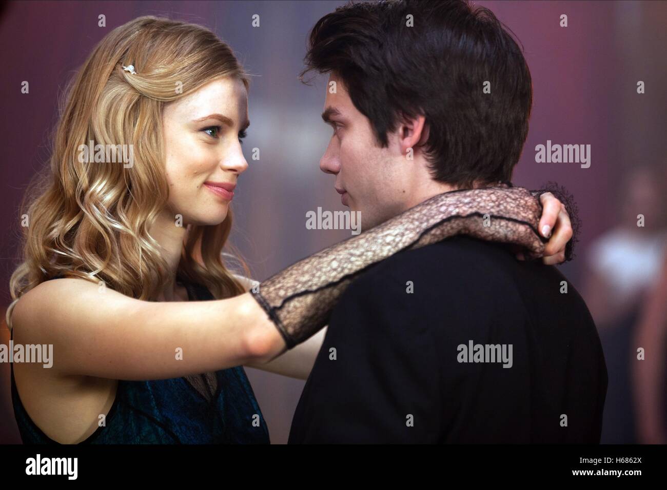 Lucy Fry Dominic Sherwood Vampire Academy 2014 Stock Photo Alamy
