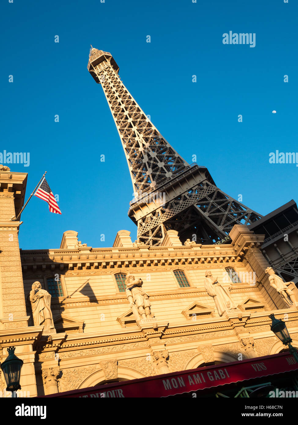 Eiffel tower viewing deck hi-res stock photography and images - Alamy