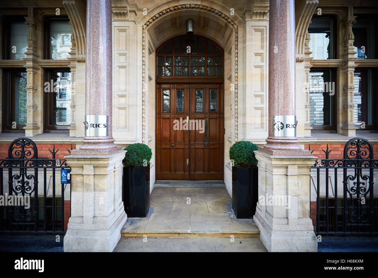 The Royal Institution of Chartered Surveyors (RICS) Headquarters on Parliament Square in London Stock Photo