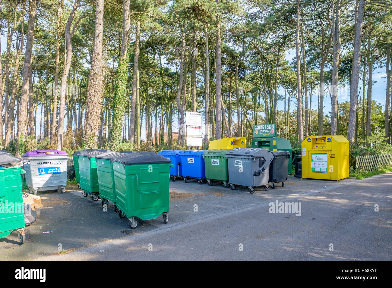 Paper Glass Bins Hi-res Stock Photography And Images - Alamy