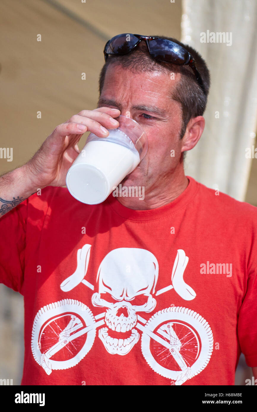 Chilli eating spicy hot competition hires stock photography and images Alamy