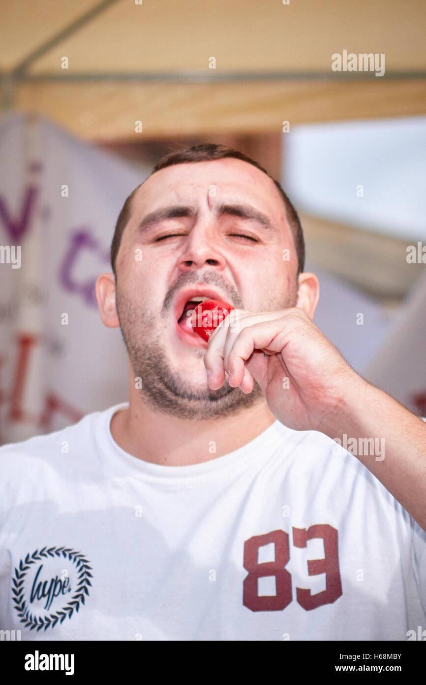 Chilli eating contest at the Oxfordshire Chilli Festival held in Abingdon Stock Photo Alamy