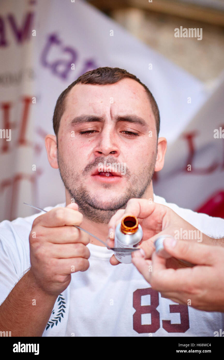 Hot sauce eating competition hires stock photography and images Alamy