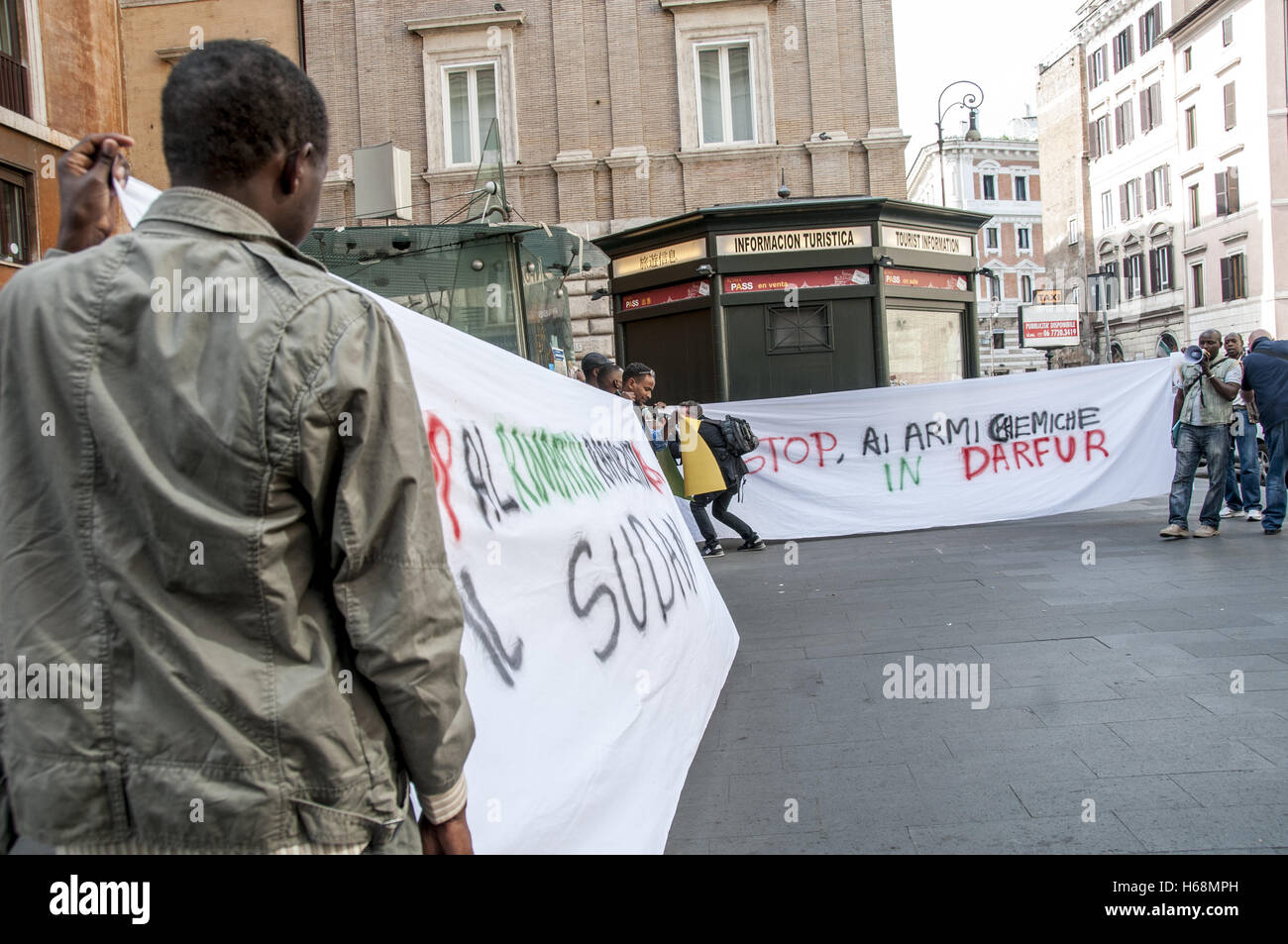 Rome, Italy. 25th Oct, 2016. Sit-in in front of the Senate of Sudanese refugees in Italy to ask the stop of repatriation to Sudan and an investigation on the use of chemical weapons in Darfur. Credit:  Patrizia Cortellessa/Pacific Press/Alamy Live News Stock Photo