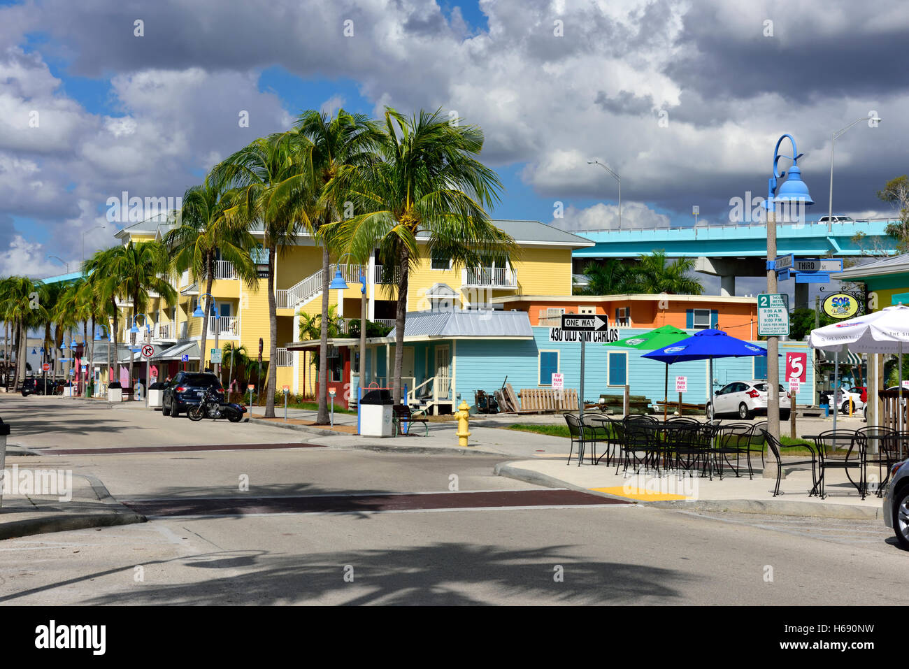 Palm tree lined main street hires stock photography and images Alamy