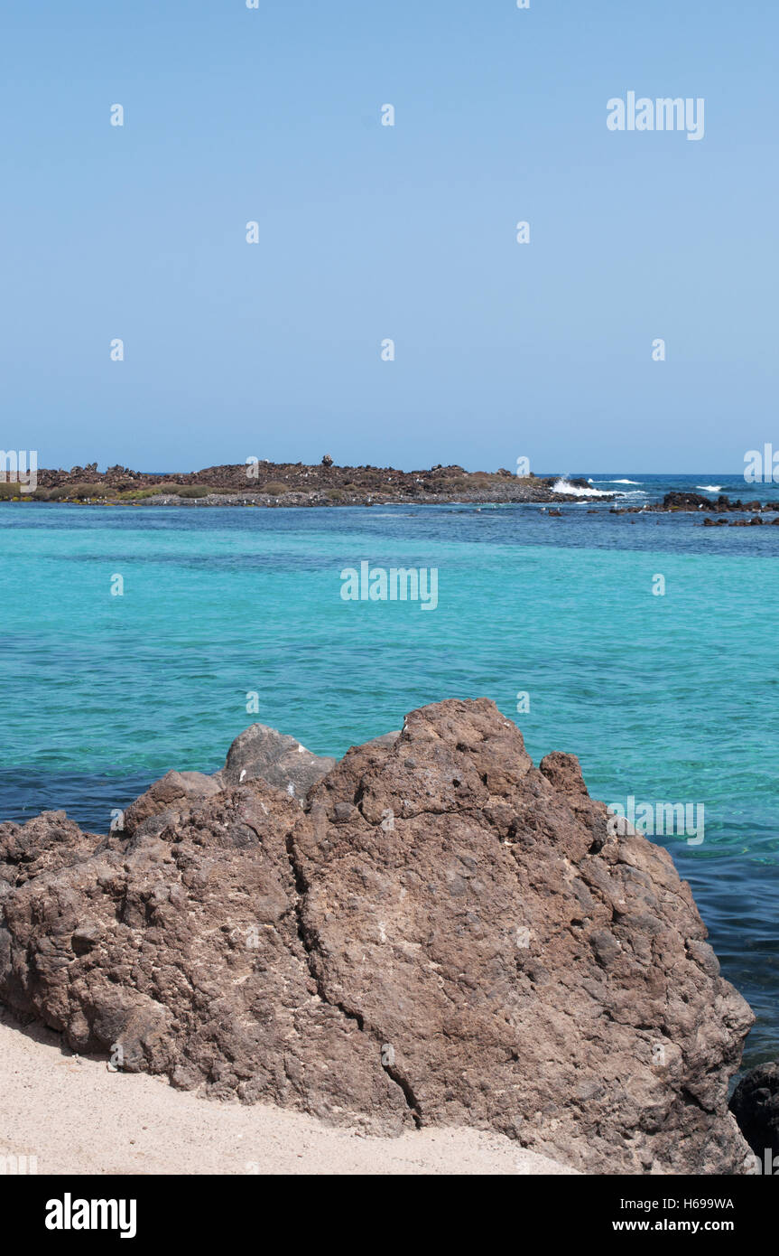 Fuerteventura: crystal clear water and rocks on Lobos Island Stock Photo