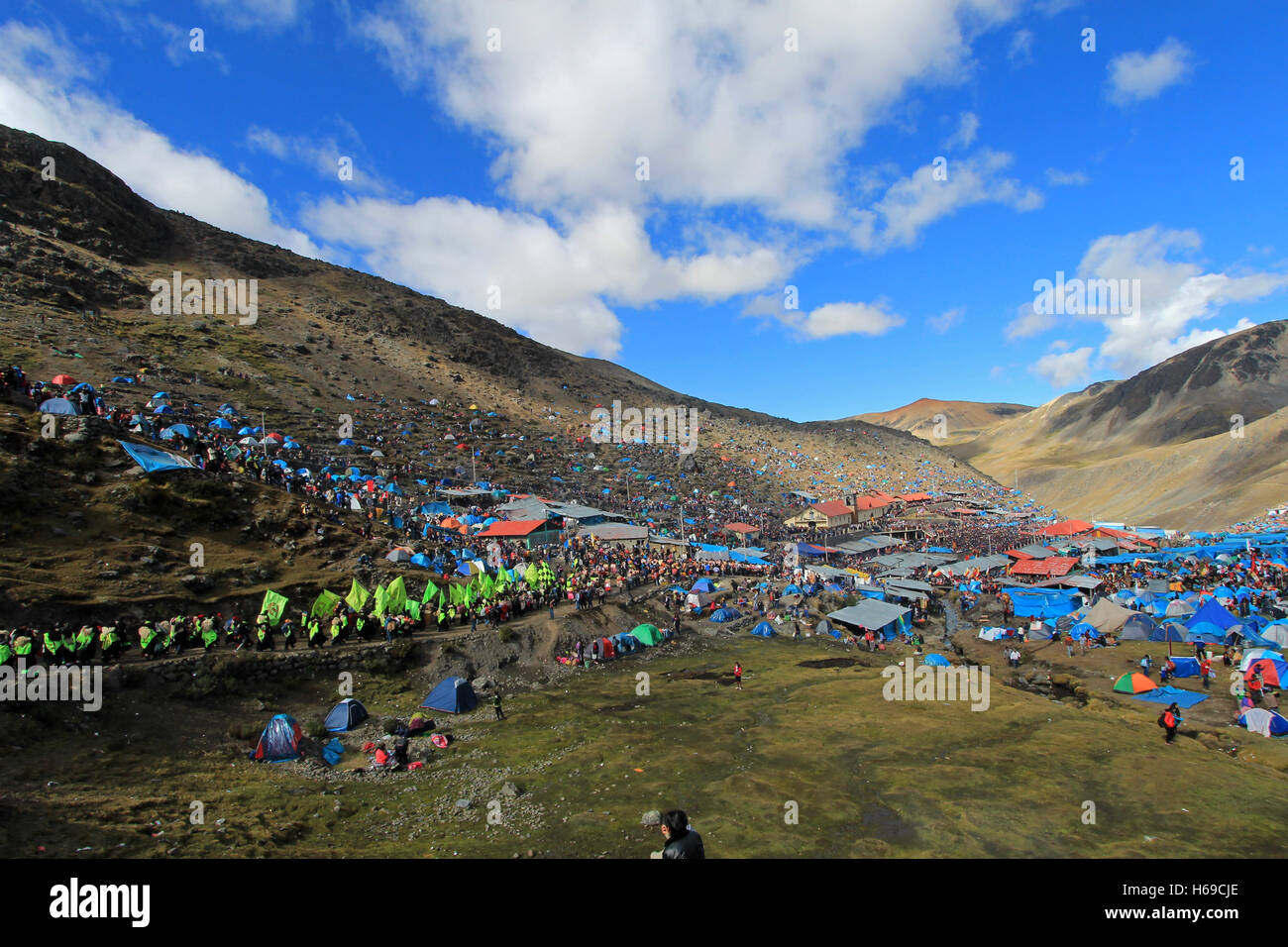 Overview of Quyllurit'i inca festival in the peruvian andes near ausangate mountain. Stock Photo