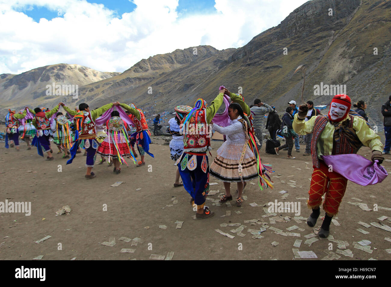 Dancers at Quyllurit'i inca festival in the peruvian andes near ausangate mountain. Stock Photo