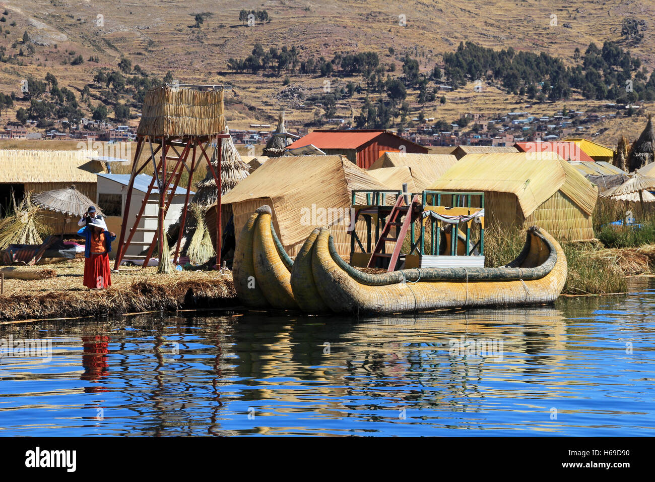 Totora reed floating islands Uros, lake Titicaca, Peru Stock Photo - Alamy