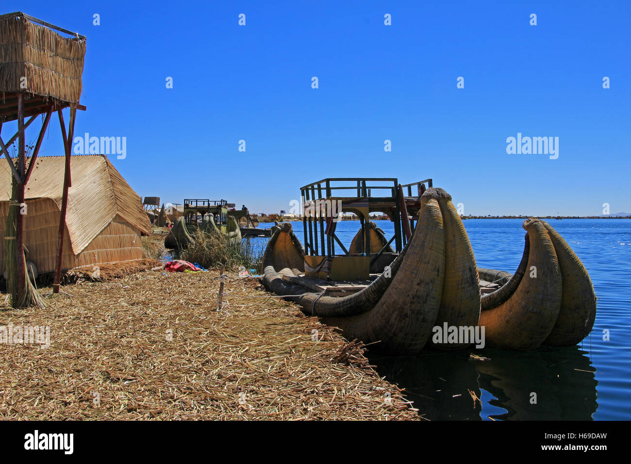 Totora reed floating islands Uros, lake Titicaca, Peru Stock Photo - Alamy
