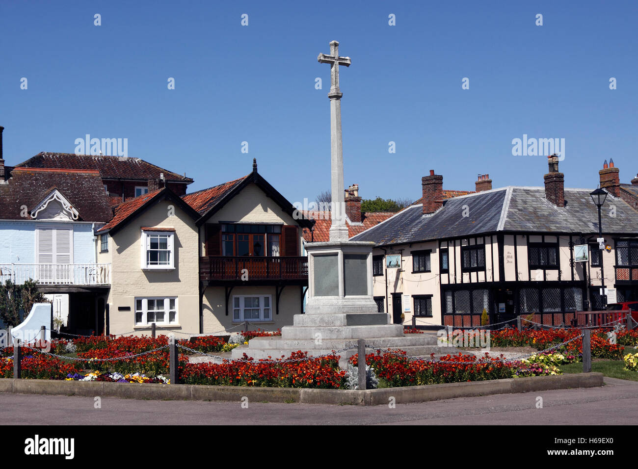 THE WAR MEMORIAL OF ALDEBURGH. SUFFOLK UK. Stock Photo