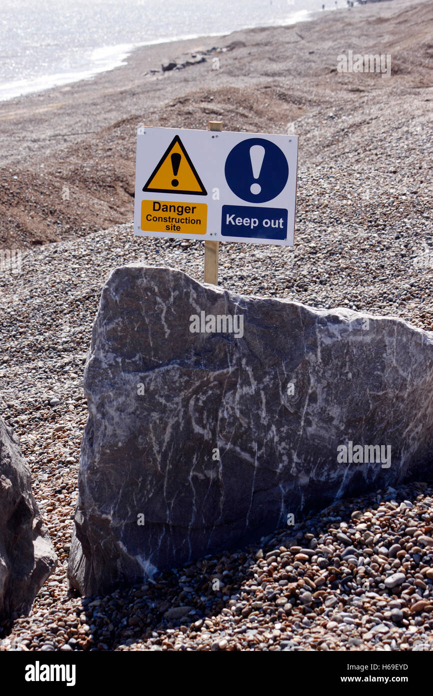 SAFETY WARNING SIGNS DURING BEACH REINFORCEMENT AT ALDEBURGH SUFFOLK. UK. Stock Photo