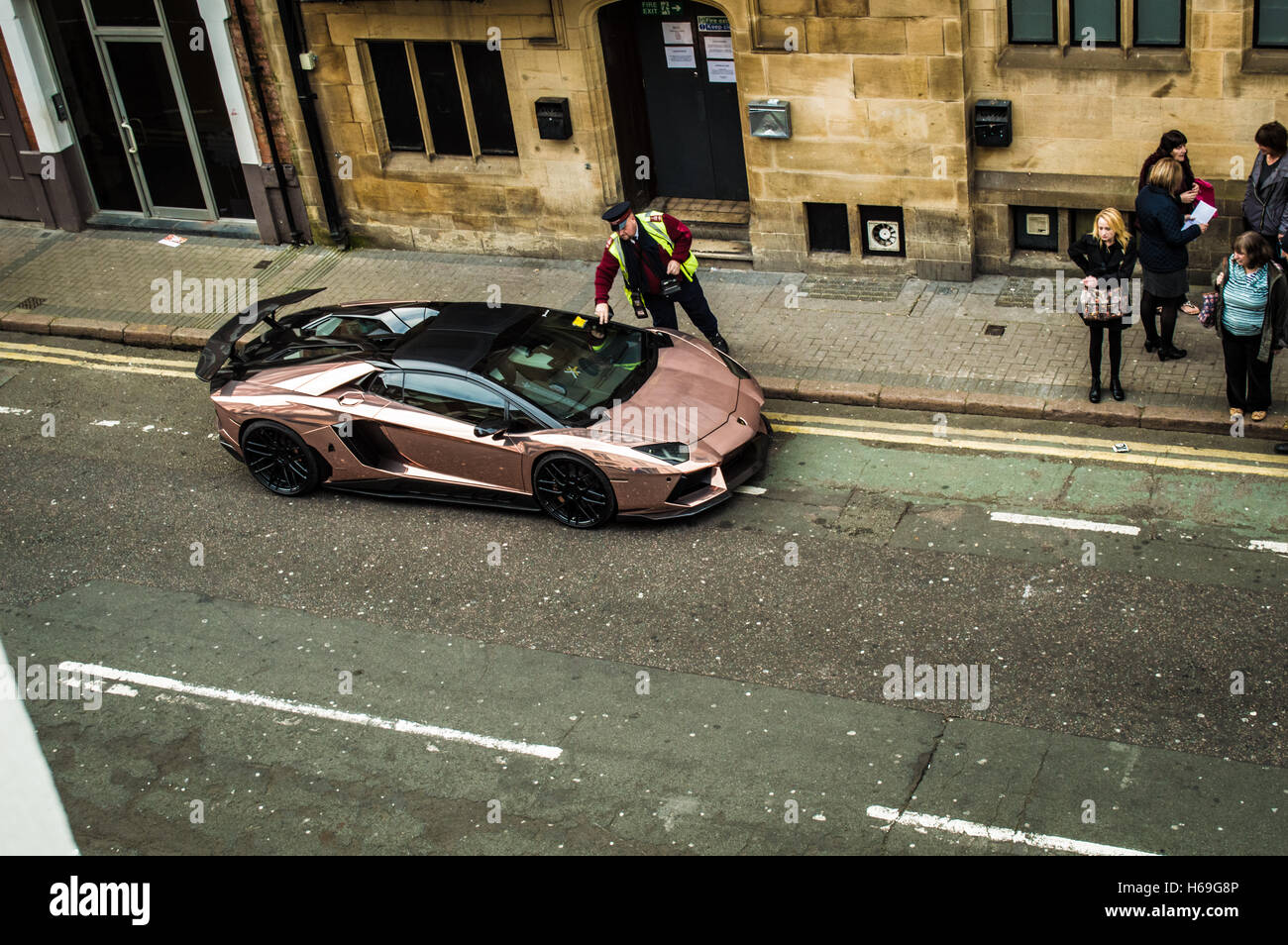 Lamborghini getting parking ticket in Leicester Stock Photo
