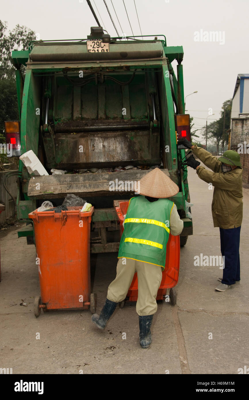 ASIA, Vietnam,  Hanoi (Ha Noi) Province, Hanoi,  Gia Lam District, Bat Trang Ceramic Village, refuse collection Stock Photo