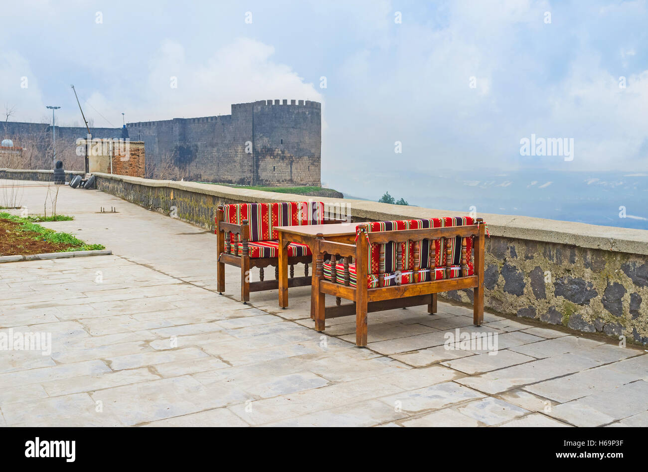 The outdoor cafe, located outside the old citadel walls of Diyarbakir with the foggy view on the Mesopotamian plain, Turkey. Stock Photo
