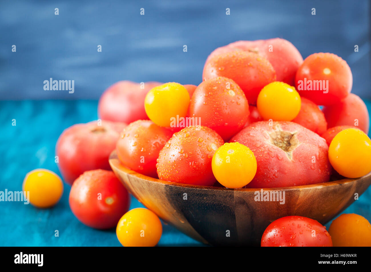 Fresh ripe red and yellow tomatoes in wooden bowl Stock Photo - Alamy