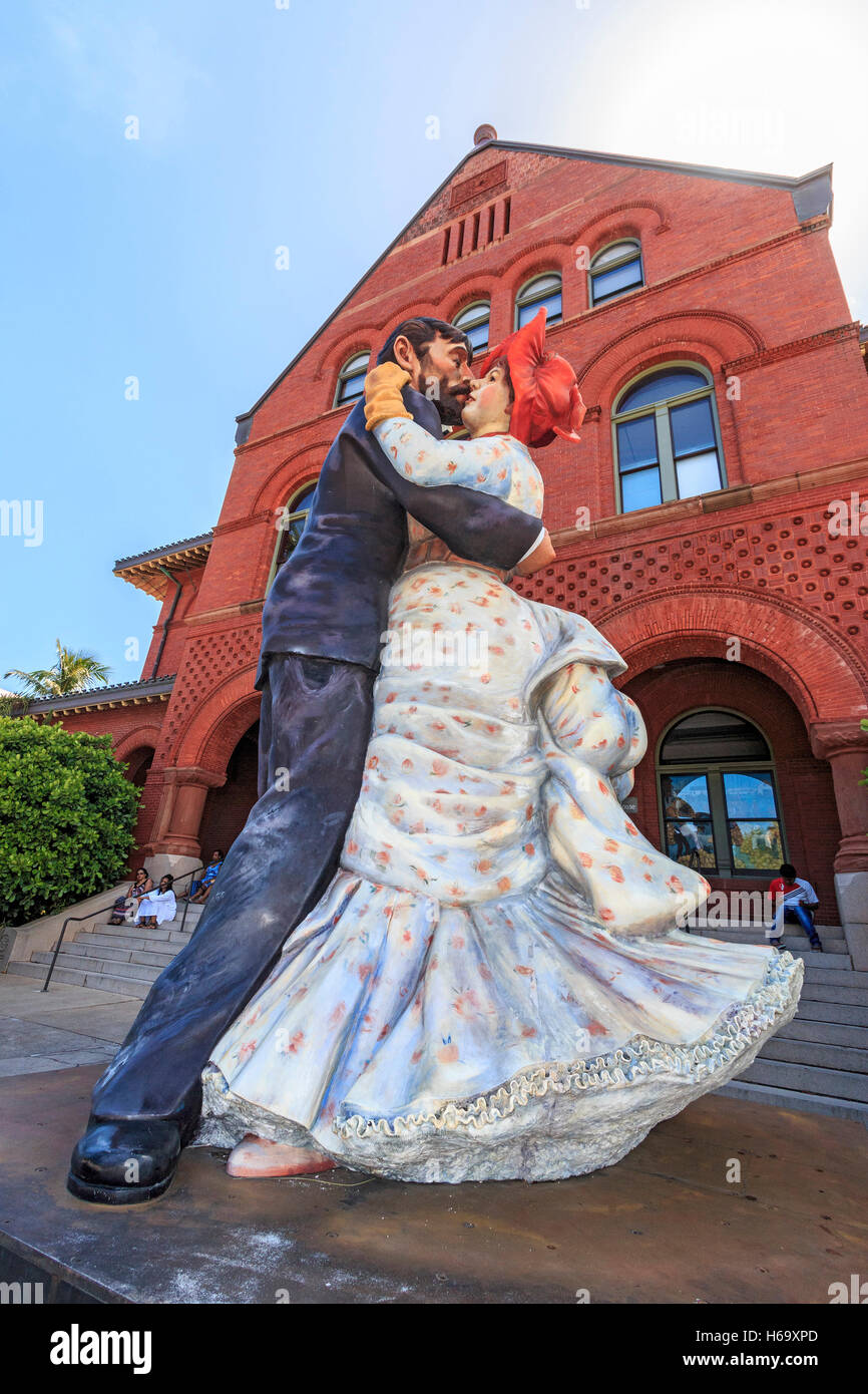 Huge Seward Johnson statue of a man and woman ballroom dancing, based on a Renoir painting. Couples at Custom House Stock Photo