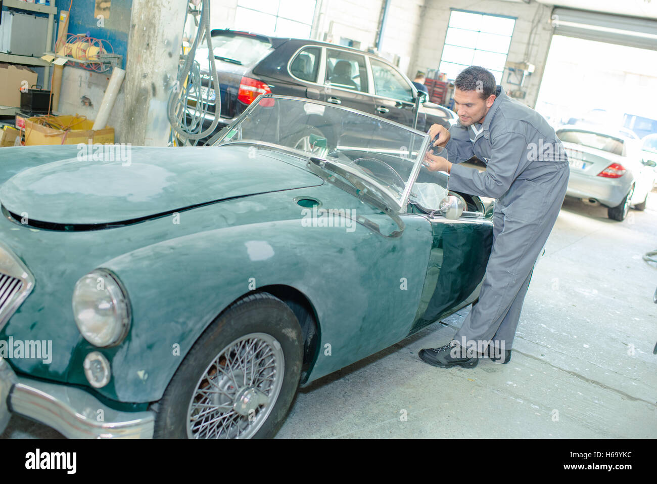 Man repairing his vintage car hi-res stock photography and images - Alamy