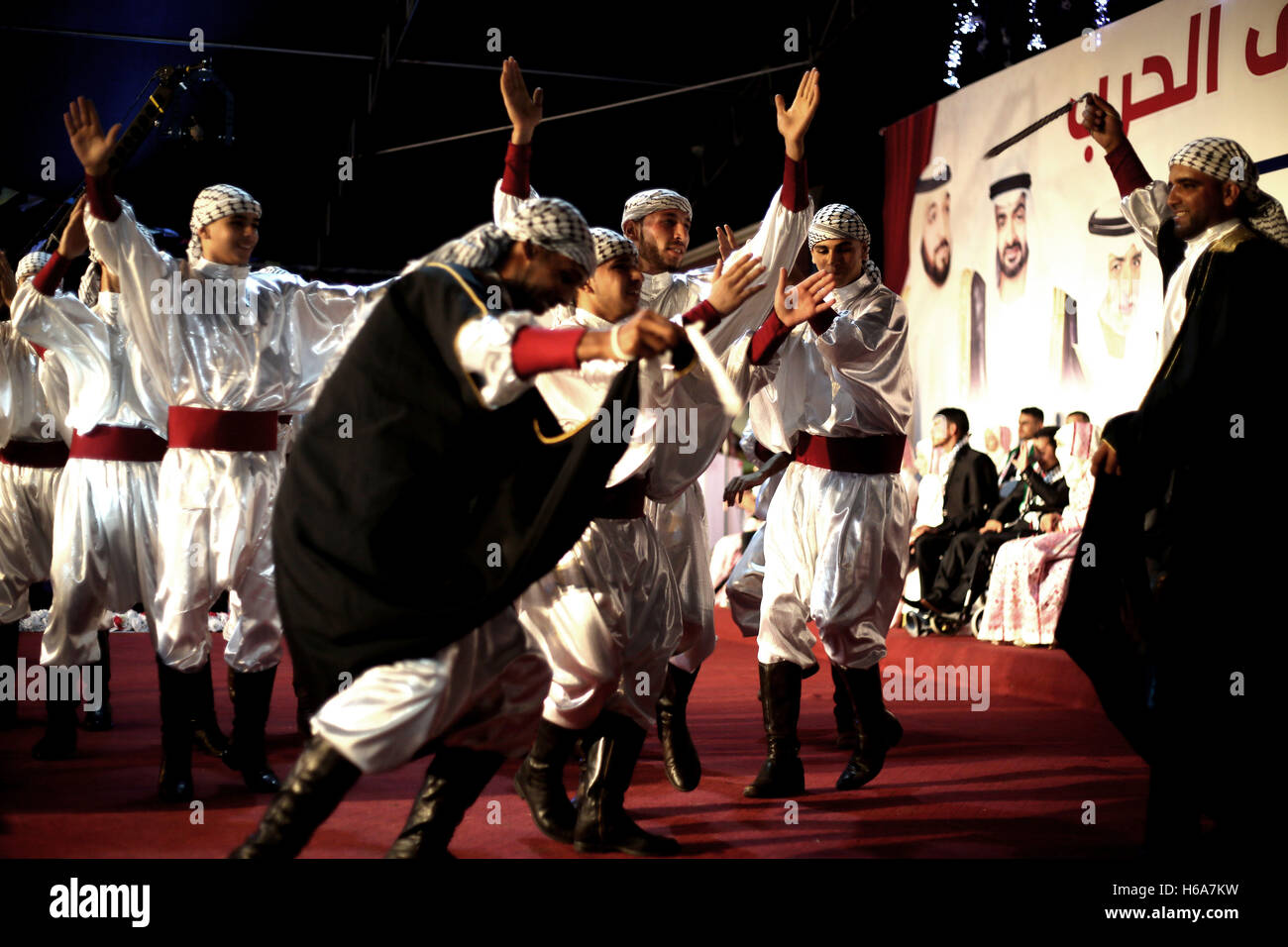 Gaza City, The Gaza Strip, Palestine. 25th Oct, 2016. Perform of Palestinian traditional dance Dabka during mass wedding funded by United Arab Emirates for wounded from IsraelÃGaza conflict in Gaza city. © Mahmoud Issa/Quds Net News/ZUMA Wire/Alamy Live News Stock Photo