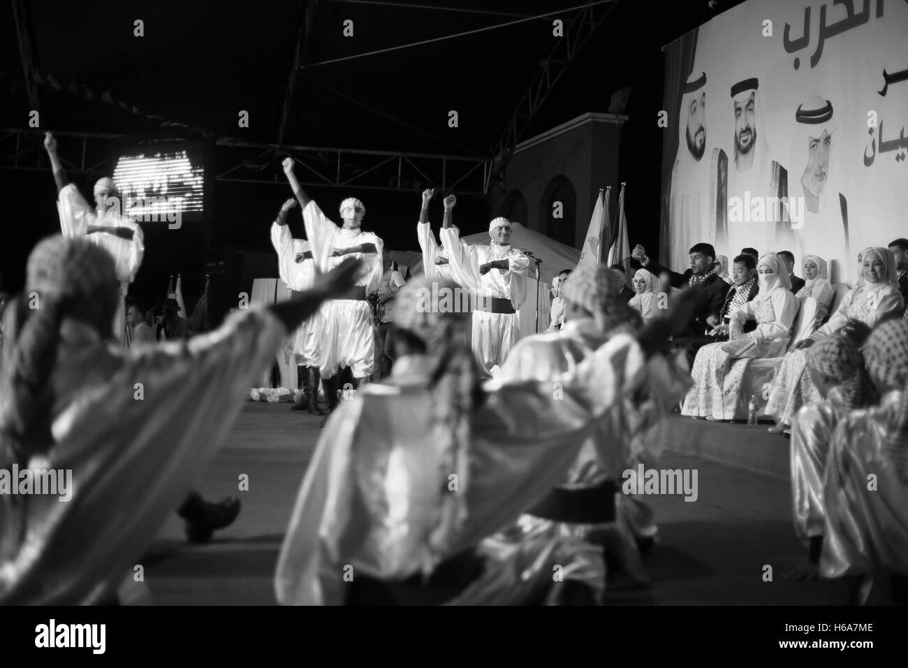 Gaza City, The Gaza Strip, Palestine. 25th Oct, 2016. Perform of Palestinian traditional dance Dabka during mass wedding funded by United Arab Emirates for wounded from IsraelÃGaza conflict in Gaza city. © Mahmoud Issa/Quds Net News/ZUMA Wire/Alamy Live News Stock Photo