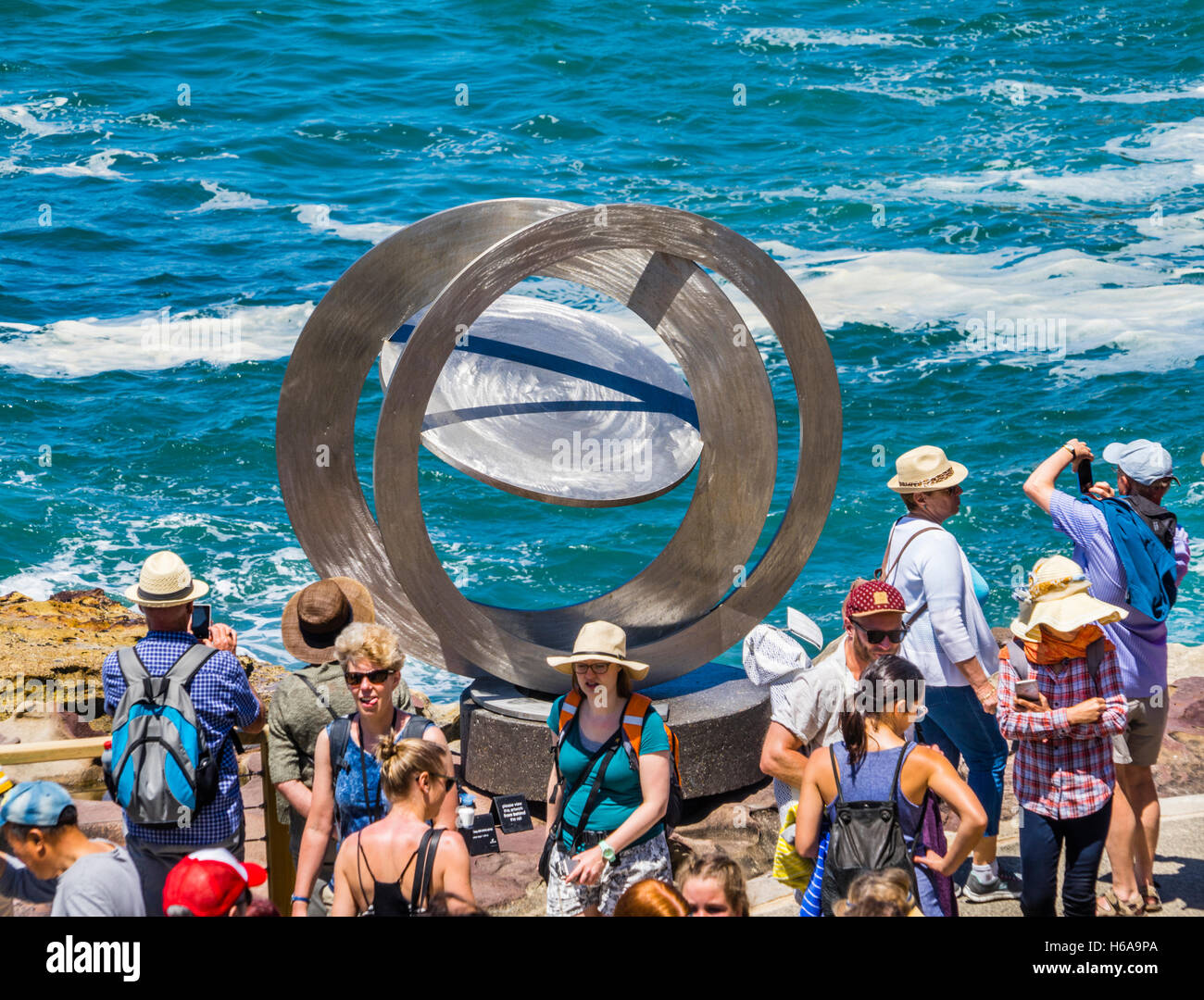Bondi Beach, Sydney, Australia. 24th Oct, 2016. Sculpture by the Sea