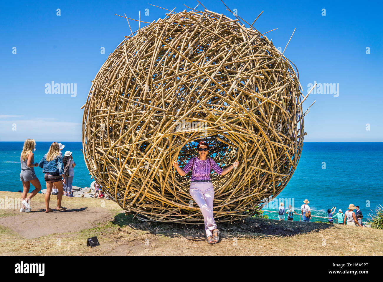 Bondi Beach, Sydney, Australia. 24th Oct, 2016. Sculpture by the Sea, Australia's largest annual outdoor sculpture exhibition along the coastal walk from Bondi Beach to Tamarama Beach. bamboo and steel installation by Cave Urban titled 'The Golden Hour' Credit:  Manfred Gottschalk/Alamy Live News Stock Photo