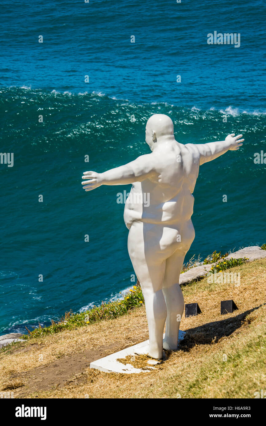 Bondi Beach, Sydney, Australia. 24th Oct, 2016. Sculpture by the Sea, Australia's largest annual outdoor sculpture exhibition along the coastal walk from Bondi Beach to Tamarama Beach. Sculpture made of mild steel, expanded with polystyrene and polyurethane titled 'Dave' by Cathyann Coady Credit:  Manfred Gottschalk/Alamy Live News Stock Photo