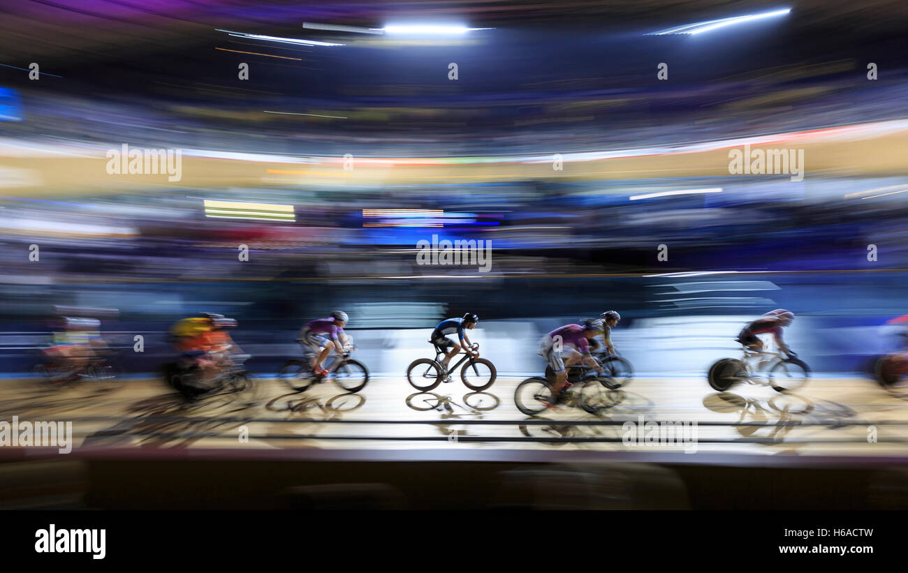 Lee Valley VeloPark, London, UK. 25th Oct, 2016. First day of Six Day London. Riders compete in the six day cycling competition centred around the Madison. This will be the last event that Wiggins competes in in the UK. Credit:  Clive Jones/Alamy Live News Stock Photo
