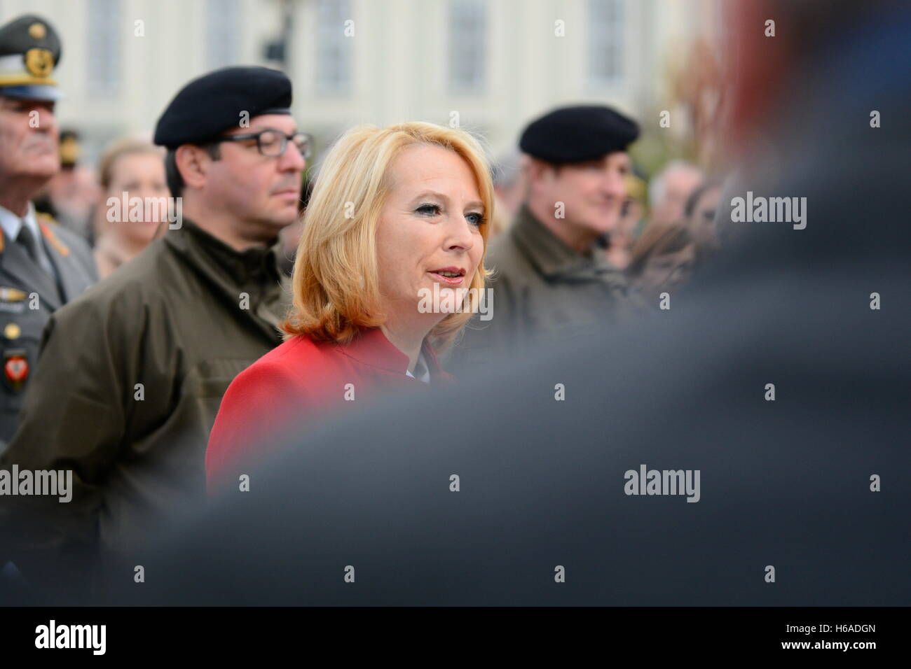 Vienna, Austria. 26th October, 2016.  Austrian National Day 2016 at Heldenplatz in Vienna. There were 2,000 recruits in service in the army. Picture shows President of the Council, Doris Bures (SPÖ). Credit:  Franz Perc/Alamy Live News Stock Photo