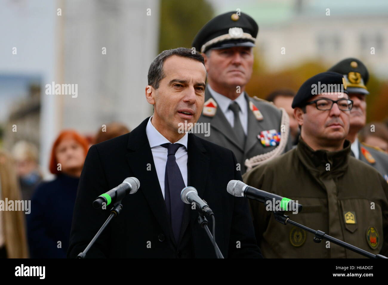 Vienna, Austria. 26th October, 2016.  Austrian National Day 2016 at Heldenplatz in Vienna. There were 2,000 recruits in service in the army. Picture shows Federal Chancellor Christian Kern. Credit:  Franz Perc/Alamy Live News Stock Photo