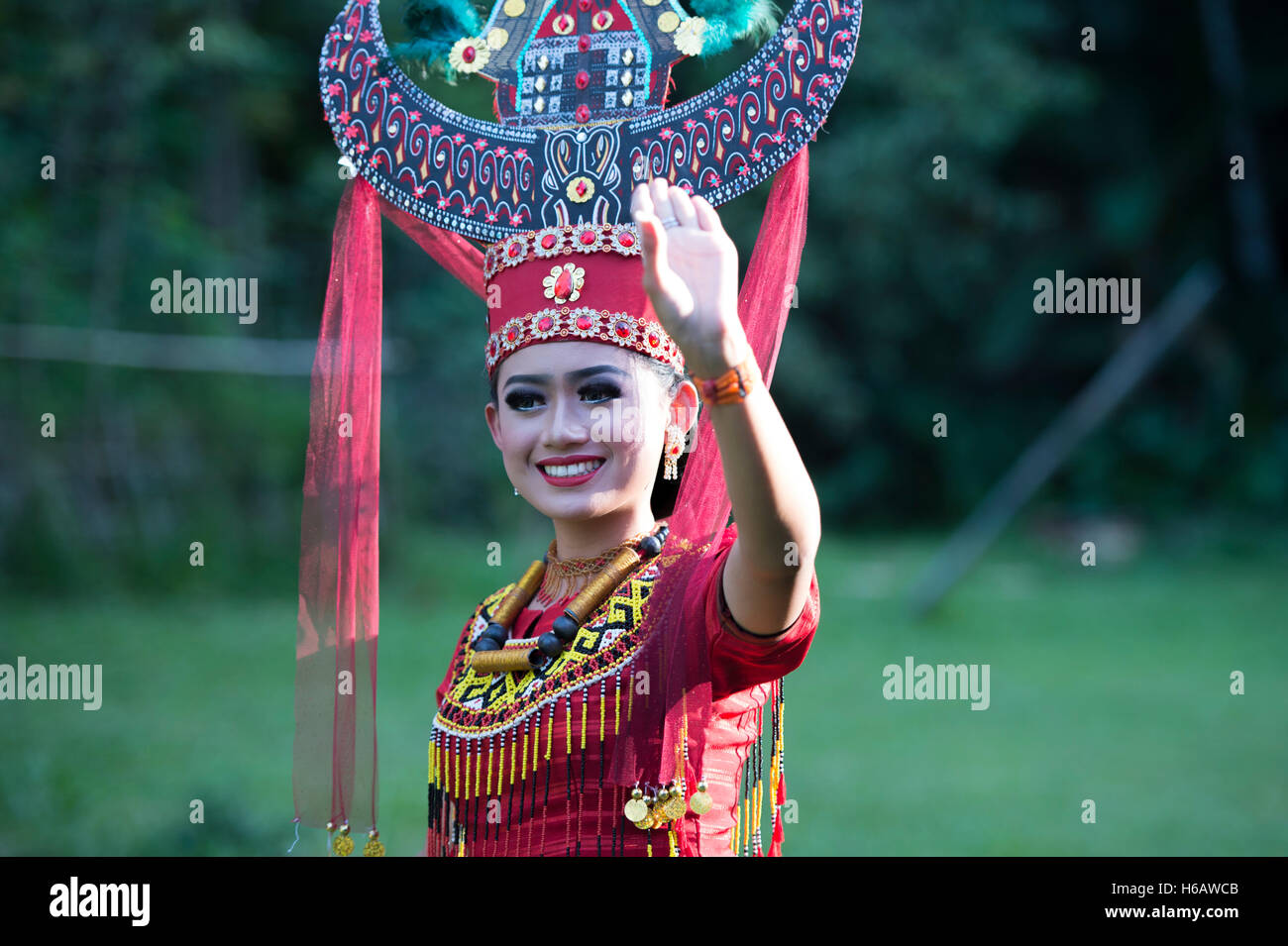 Toraja traditional dancer with colourful traditional costume. The dance called Sanda Oni Stock Photo