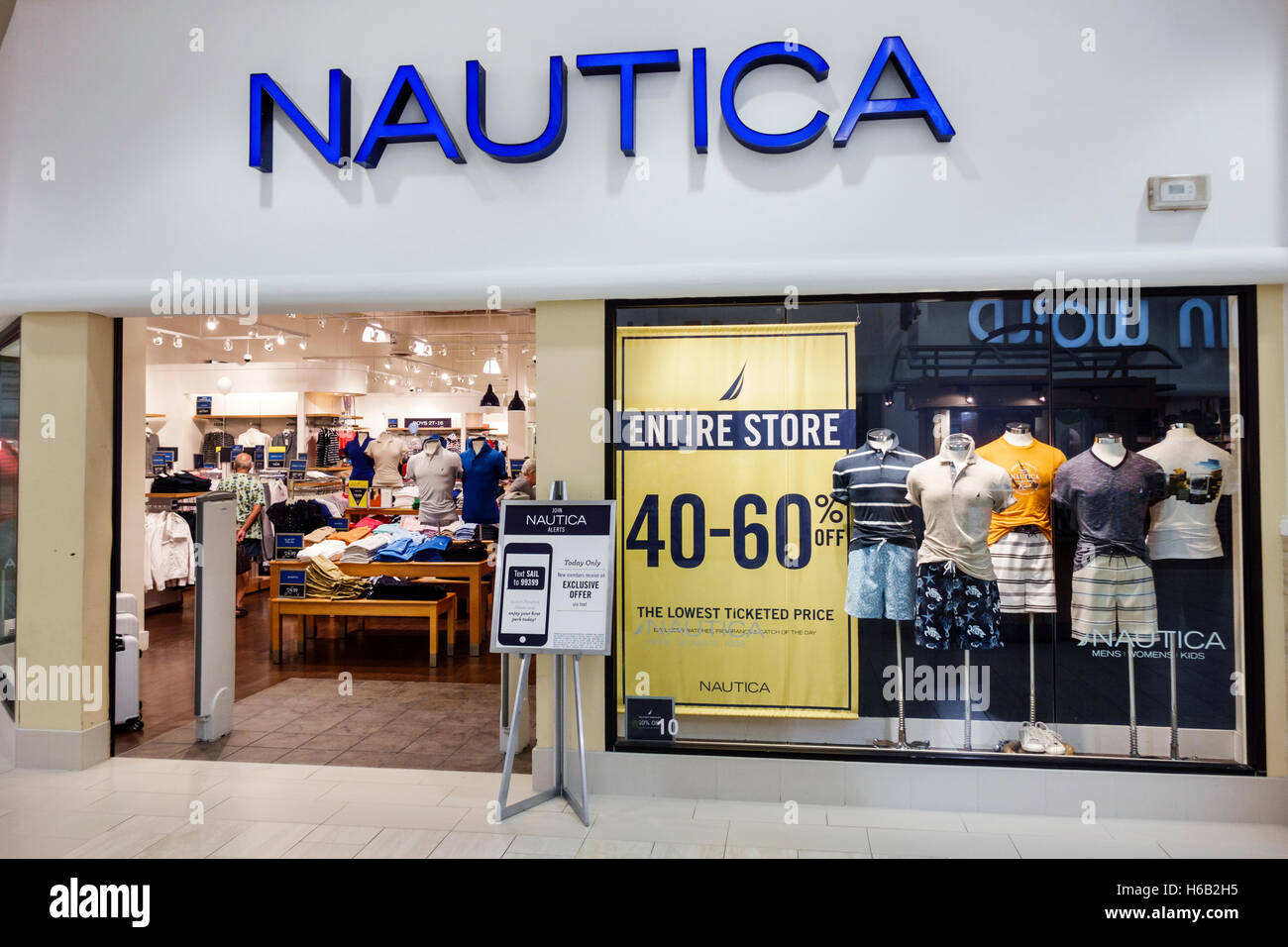 Nautica shop hi-res stock photography and images - Alamy