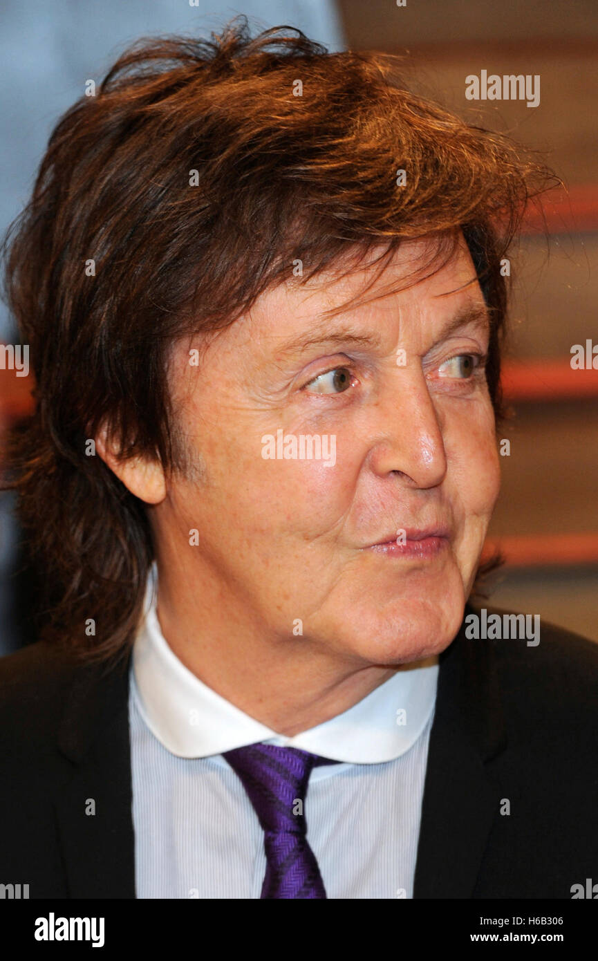 Sir Paul McCartney attends the 2014 Vanity Fair Oscar Party on March 2 ...
