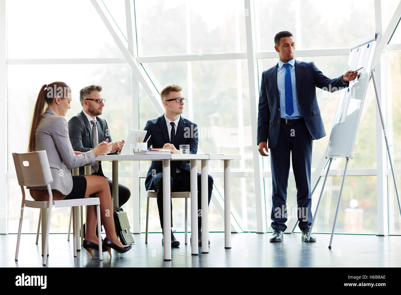 Explaining project hi-res stock photography and images - Alamy