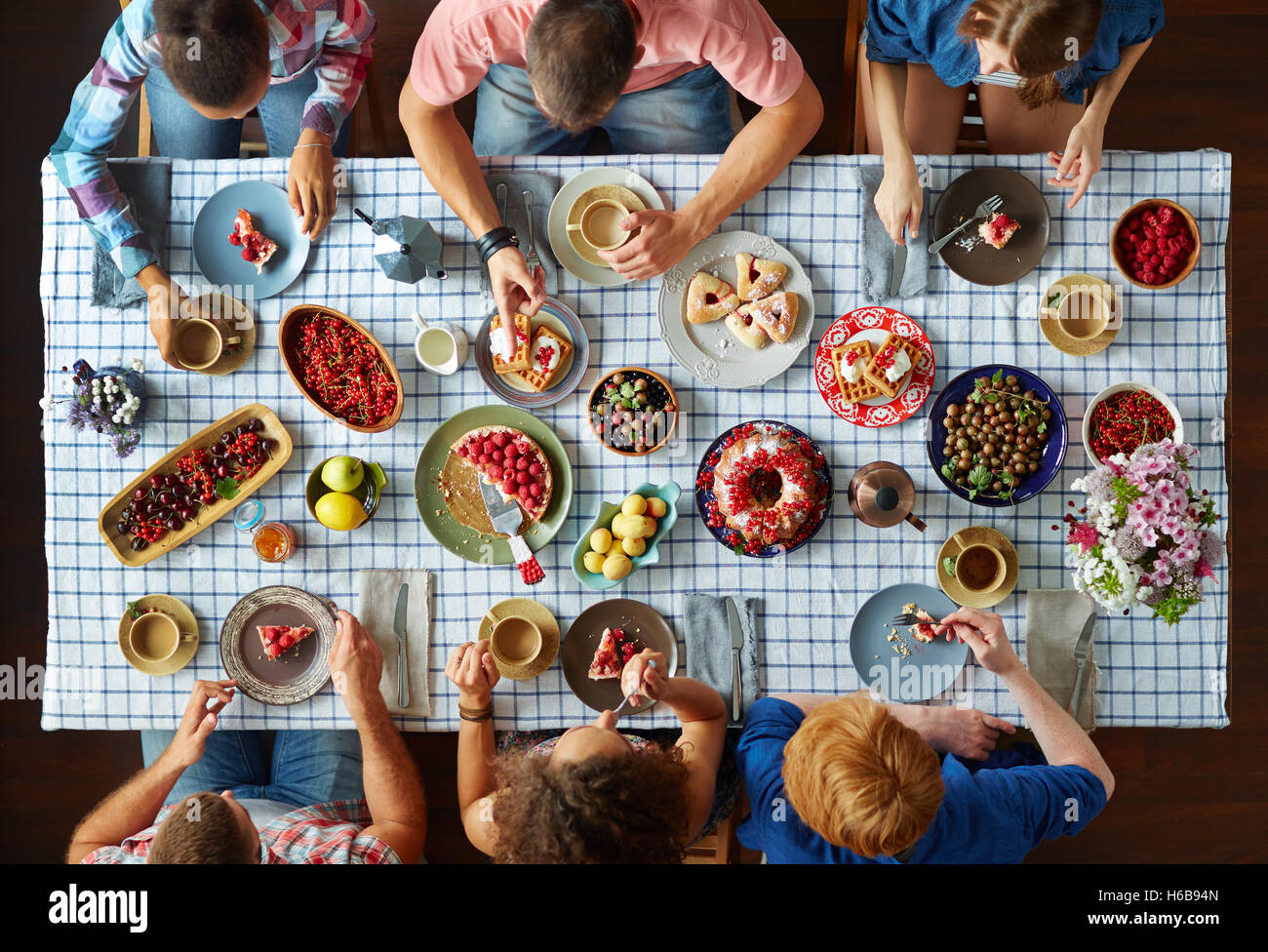 People having xmas dinner hi-res stock photography and images - Alamy