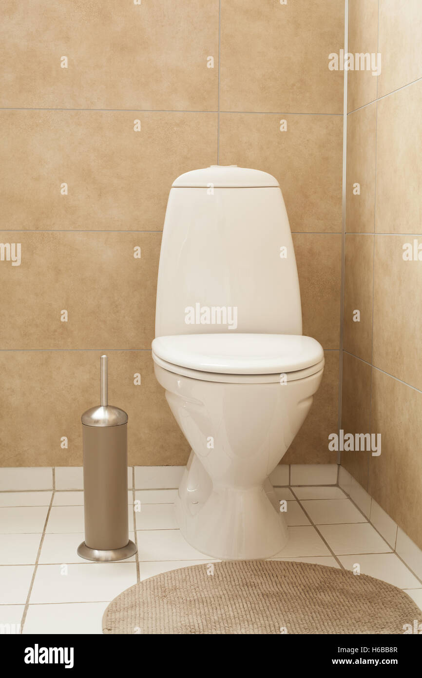 white toilet bowl in modern bathroom Stock Photo - Alamy
