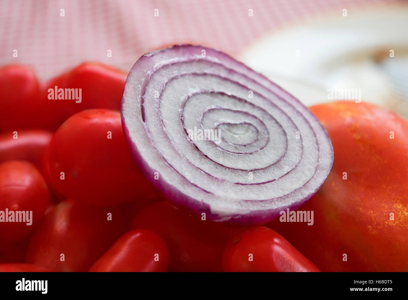 Red onion sliced tropea hi-res stock photography and images - Alamy