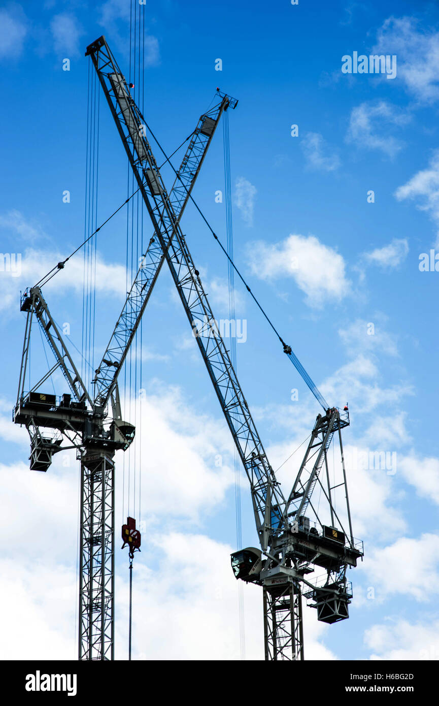 Cranes against the skyline hi-res stock photography and images - Alamy